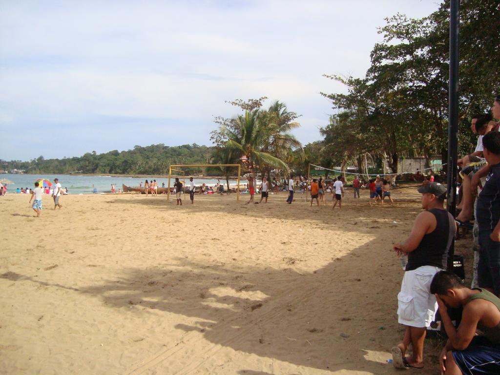 Hotel La Uvita Puerto Limon Esterno foto