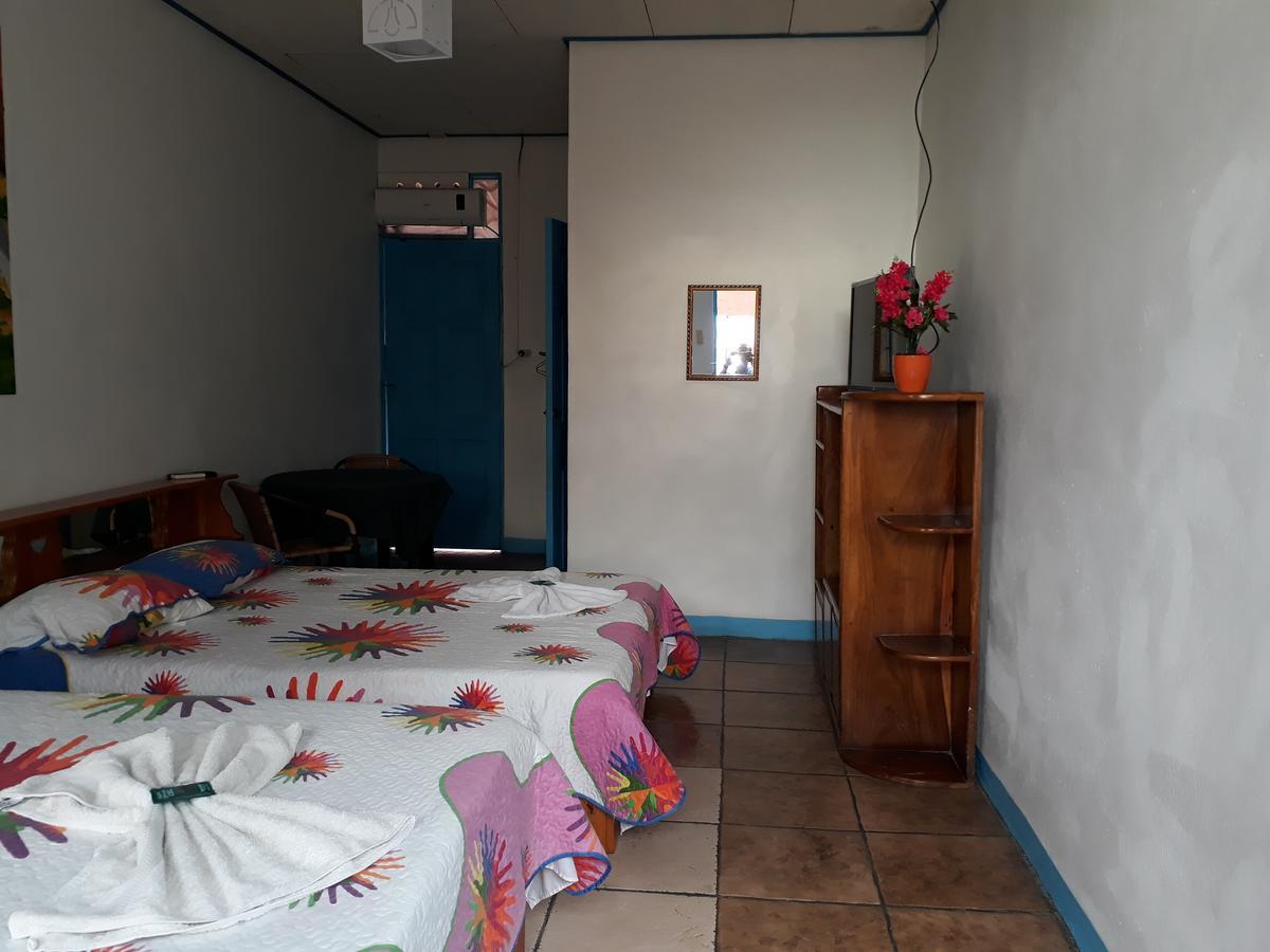 Hotel La Uvita Puerto Limon Esterno foto
