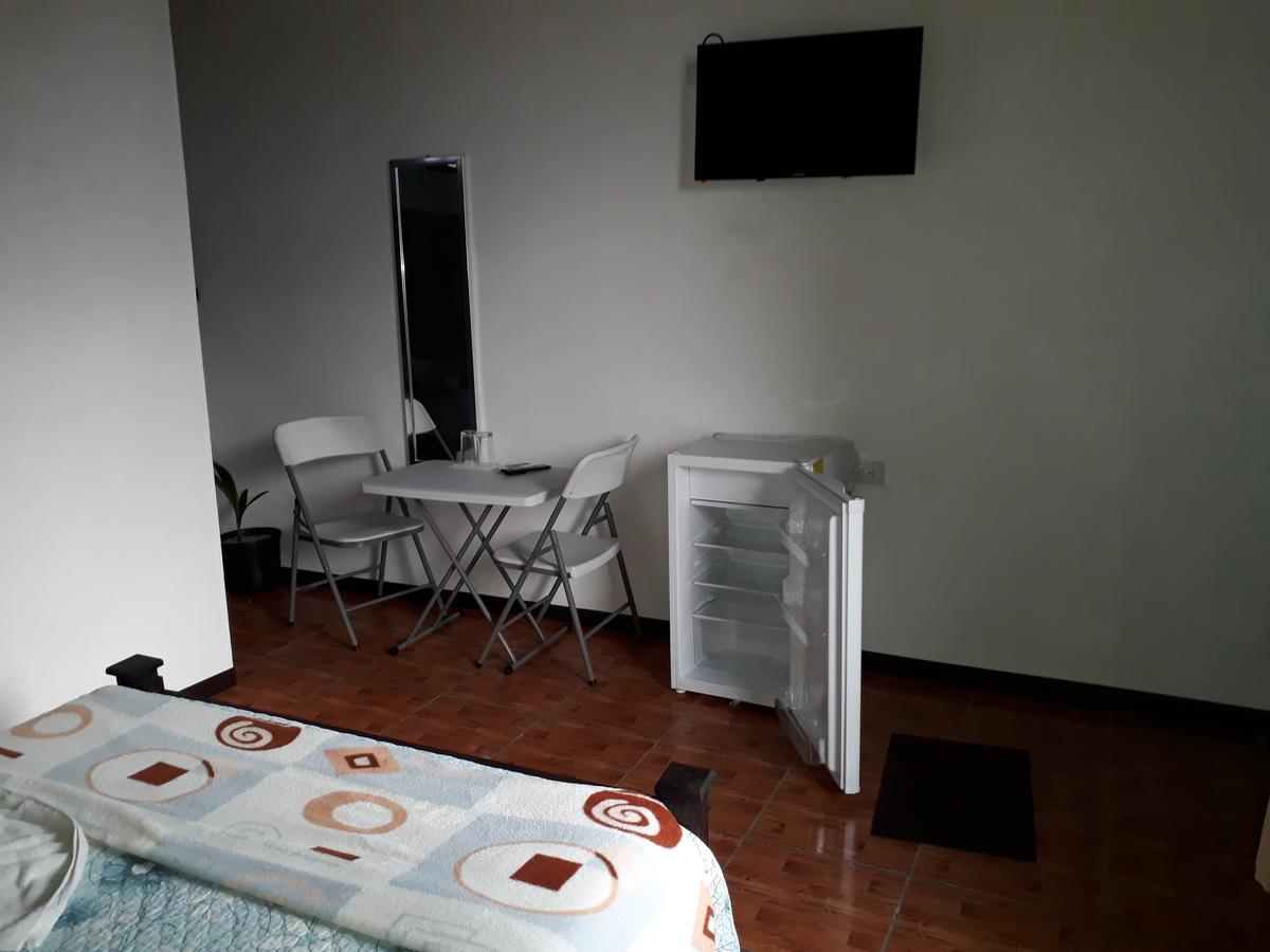 Hotel La Uvita Puerto Limon Esterno foto