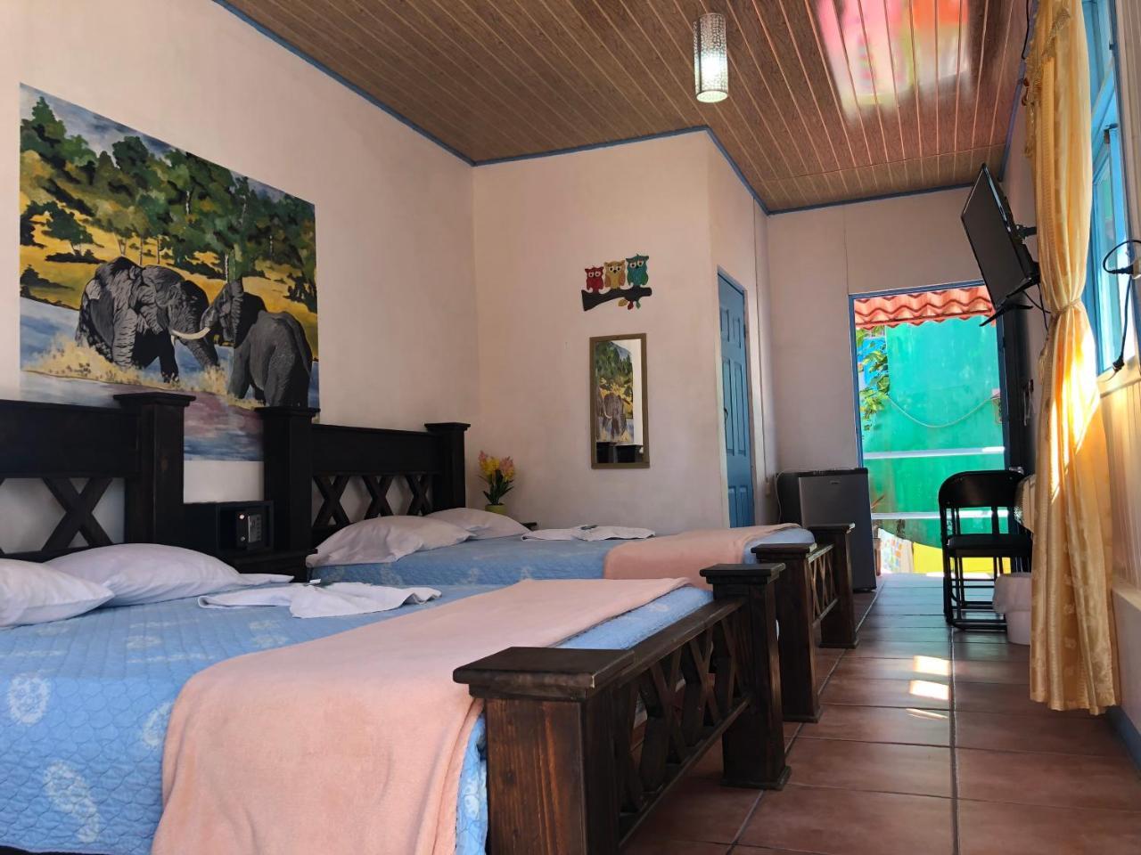 Hotel La Uvita Puerto Limon Esterno foto