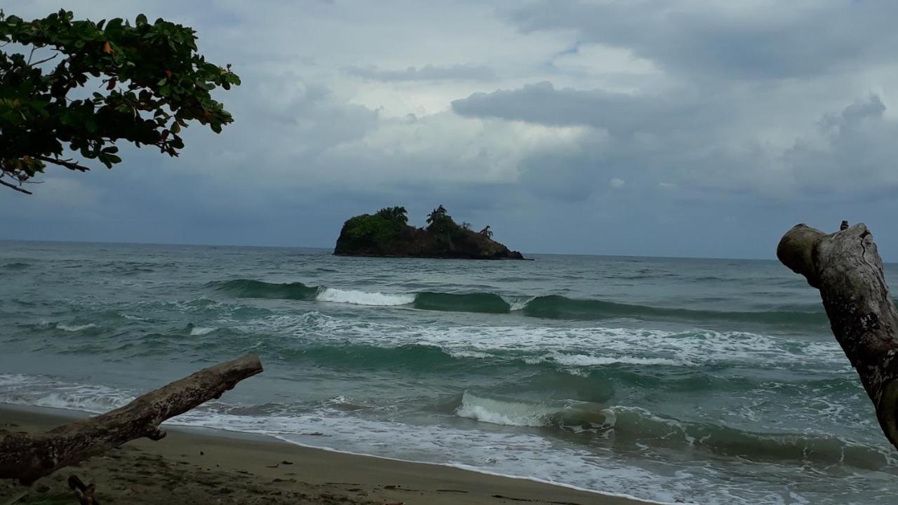 Hotel La Uvita Puerto Limon Esterno foto